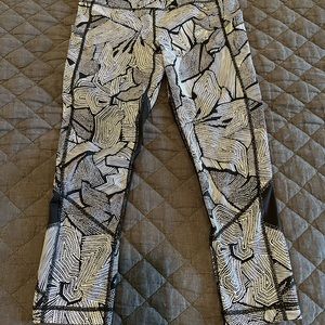 Woman’s lululemon leggings 23’ inseam / size 6